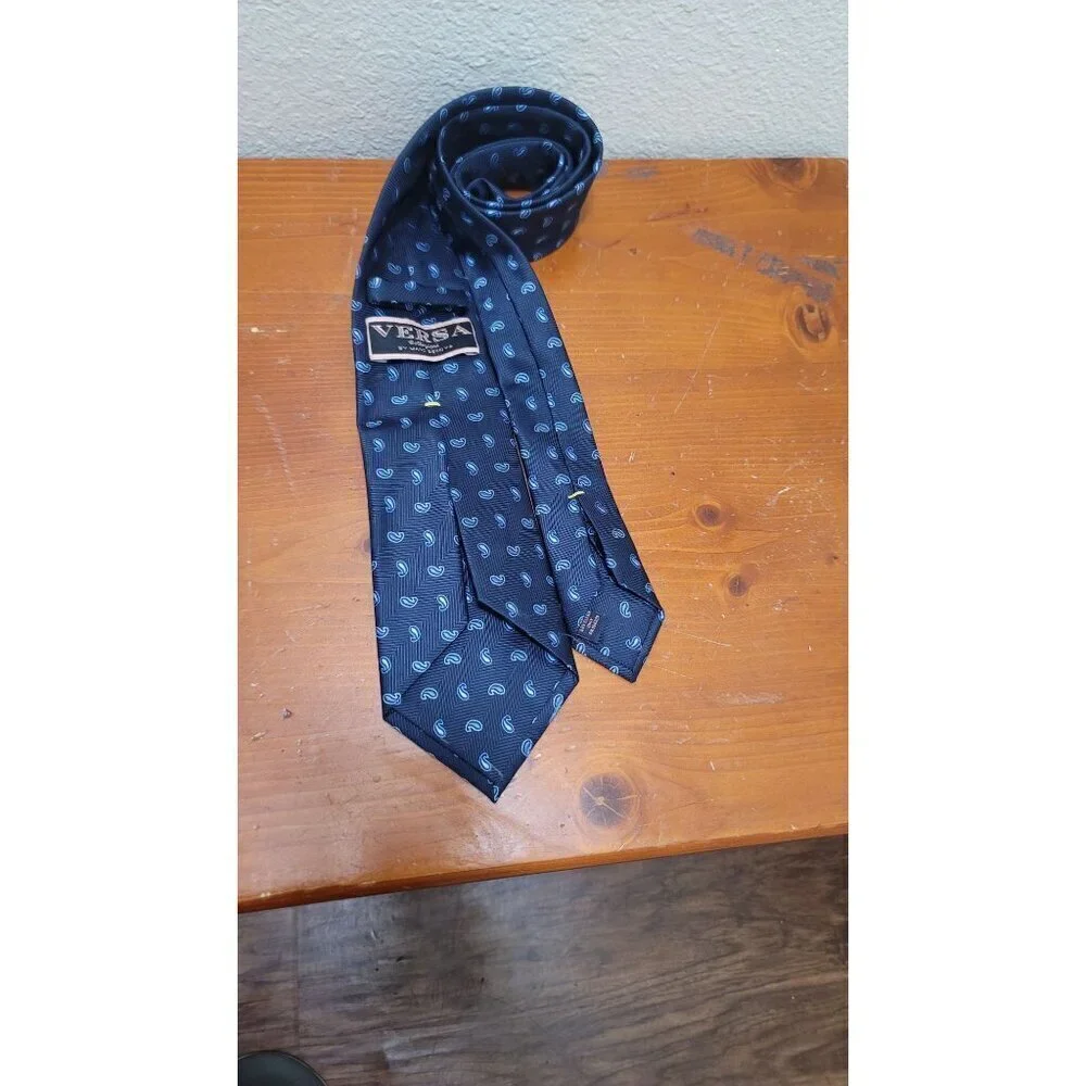 Versa‎ Collezioni By Marc Serota Navy Blue Paisley 100% Silk Tie